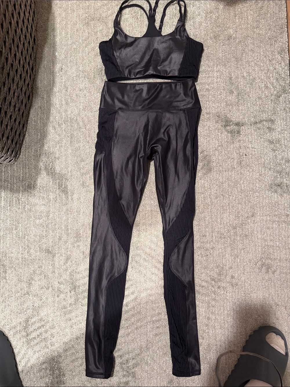 High-Waist Black Ribbed-Panel Performance Leggings and matching sports bra XS